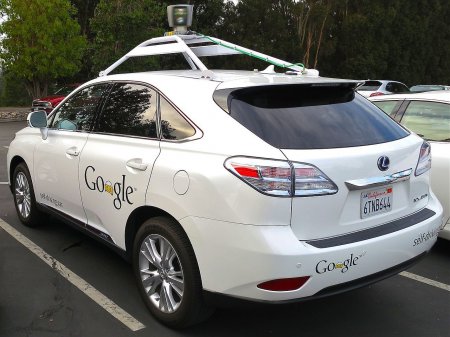 В аварии с участием беспилотного автомобиля Google впервые пострадали люди