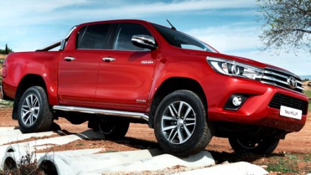 Toyota запустила российские продажи нового пикапа Hilux